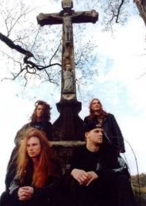 (zleva Michal-drs, Viky-bass, Mrcy-gtr, Martin-keys)