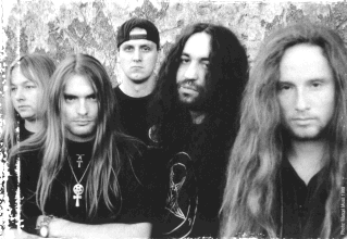 (zleva Tom-drs, Viky-bass, Martin-keys, Richard-voc, Mrcy-gtr)